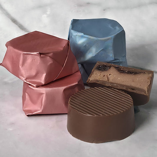 Milk Chocolate Raspberry Round – Milk Chocolate, 0.5 lb